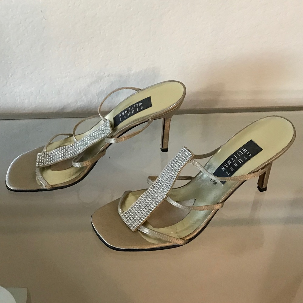 SOLD “LIKE NEW" STUART WEITZMAN